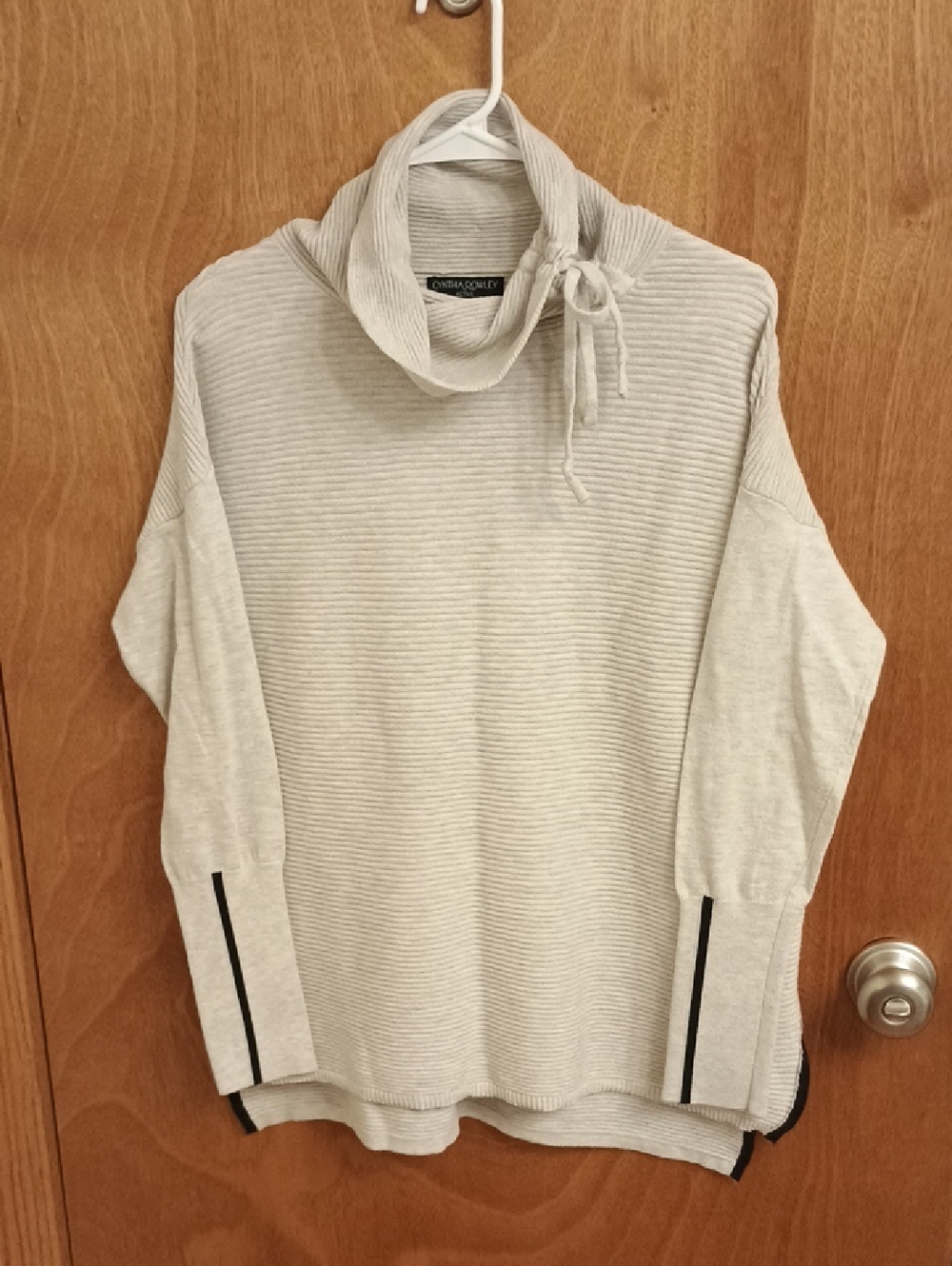 Cynthia Rowley Active Gray Ribbed Knit Top
